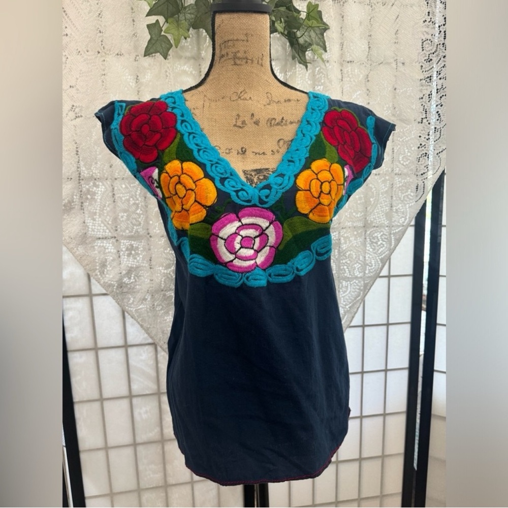 Women’s Huipil Mexican Embroidered Blouse Short Sleeve Top Blue Floral Size S - Picture 2 of 12